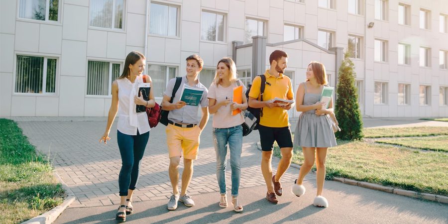 Asefarma participa en el Foro de empleo CEU y UCM